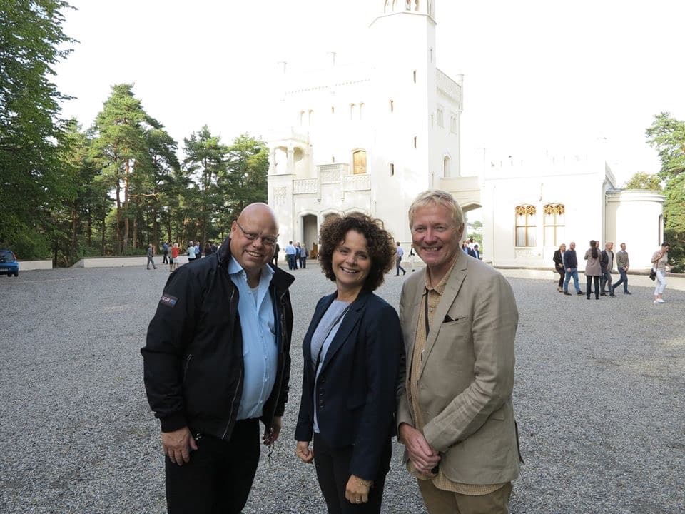 Dronningen, Slottet og Linstow